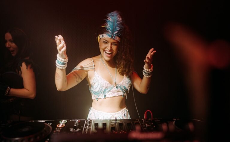 Caroles London Fox & Badge