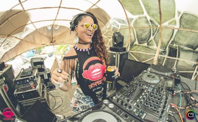 Caroles Tortuga Universo Paralello